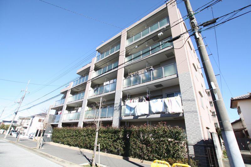 Local appearance photo. For good views of the neighboring low-rise residential area