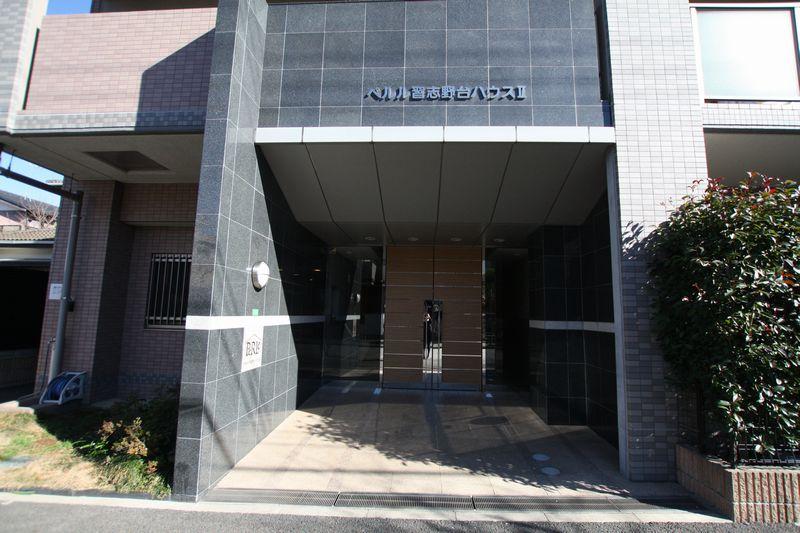 Entrance. Common areas