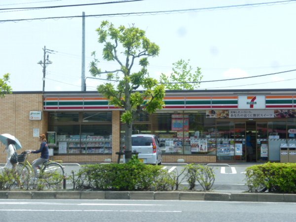 Convenience store. 471m to Seven-Eleven (convenience store)