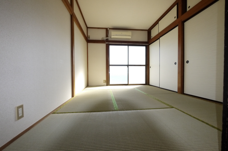 Living and room. It is there and settle tatami rooms