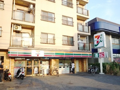 Convenience store. Seven-Eleven Funabashi market store up (convenience store) 160m