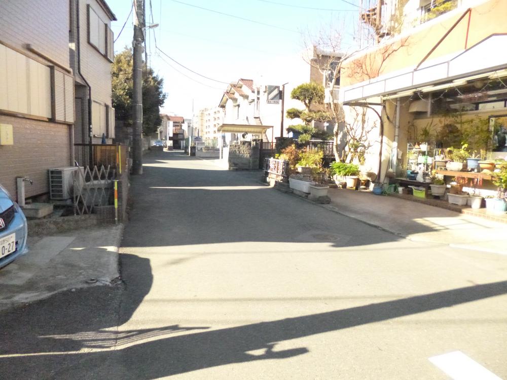 Local photos, including front road. Road photo