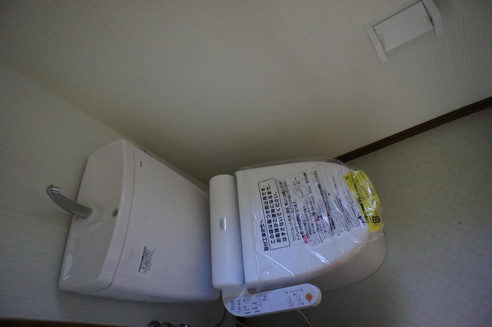 Toilet. Indoor (11 May 2013) Shooting