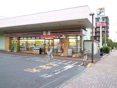 Convenience store. 660m to Seven-Eleven (convenience store)