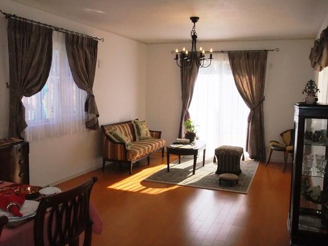 Same specifications photos (living). Same specifications living