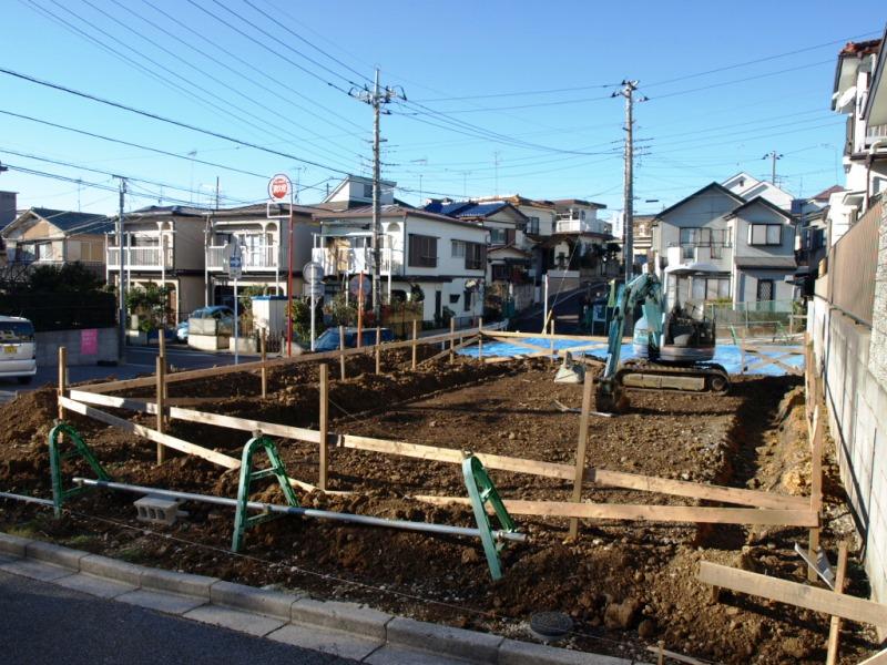 Local photos, including front road. Local (12 May 2013) Shooting