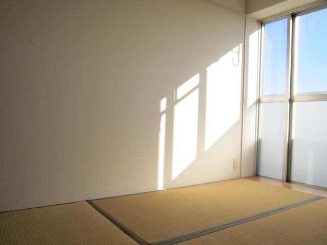 Other room space.  ☆ Bright independent 6 Pledge of Japanese-style room facing the veranda ☆