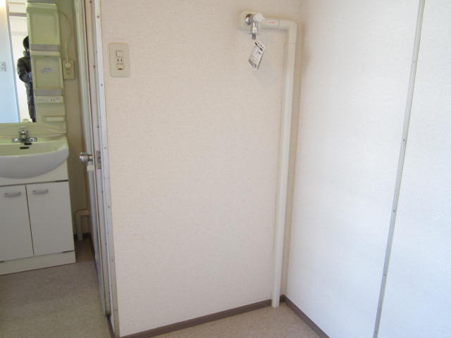 Other Equipment.  ☆ Is on the side of the toilet there is a washing machine storage ☆