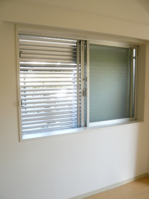 Other Equipment. Western-style of window is equipped with shutters Toseru wind