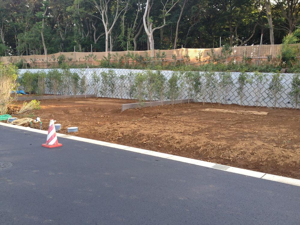 Local land photo. All 10 large-scale development subdivision of compartment. Spacious local or more site area 39 square meters. It will be built in your favorite floor plan in the building free plan. Plenty of available building plan. I'd love to, Please consult. Local (12 May 2013) Shooting