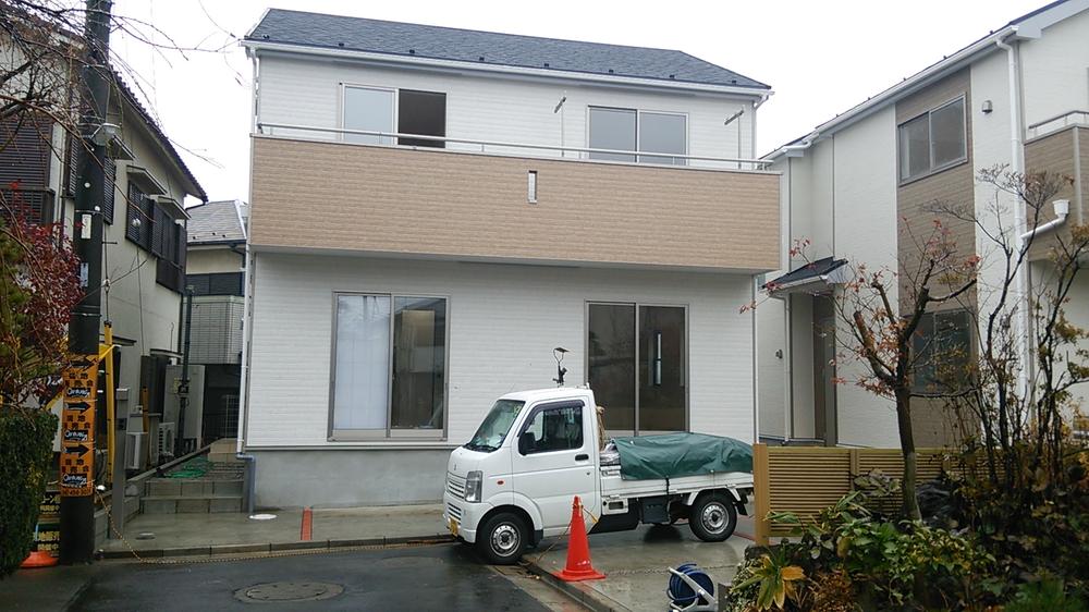 Local appearance photo. Local (12 May 2013) Shooting