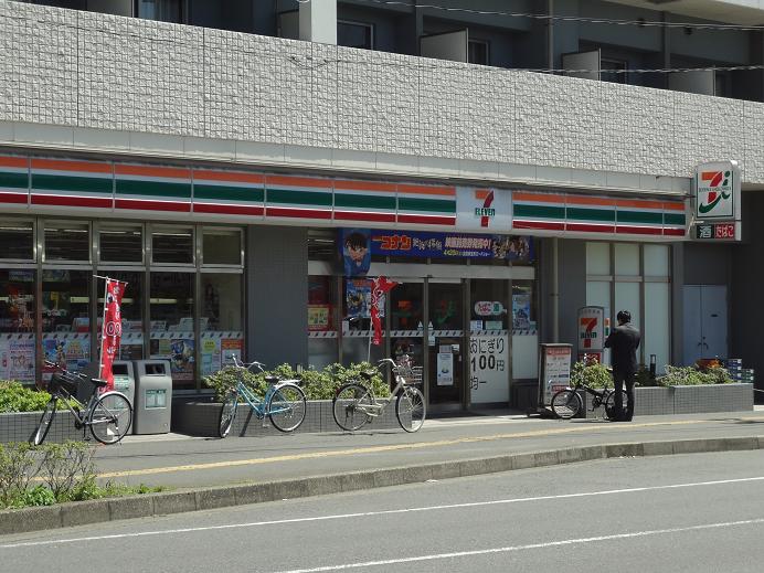 Convenience store. Seven-Eleven Funahashihon cho 6-chome up (convenience store) 274m