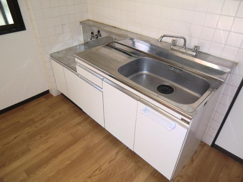 Kitchen. Two-burner gas stove can be installed in the spacious sink