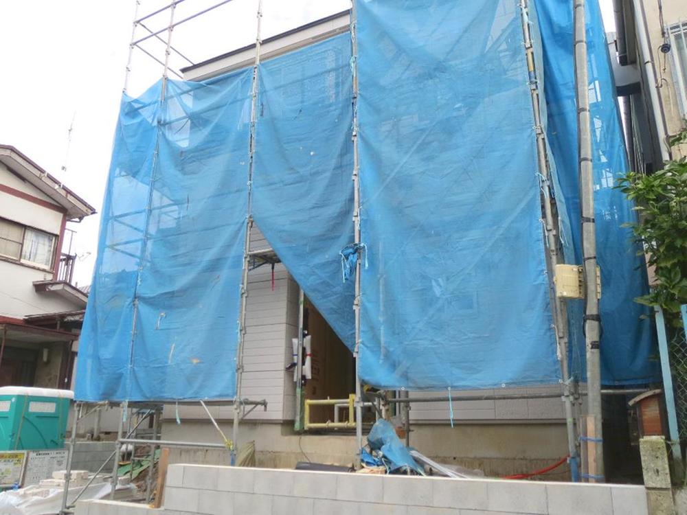 Local photos, including front road. Local (11 May 2013) Shooting