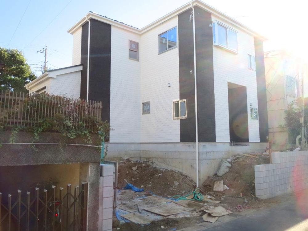 Local appearance photo. Local (11 May 2013) Shooting