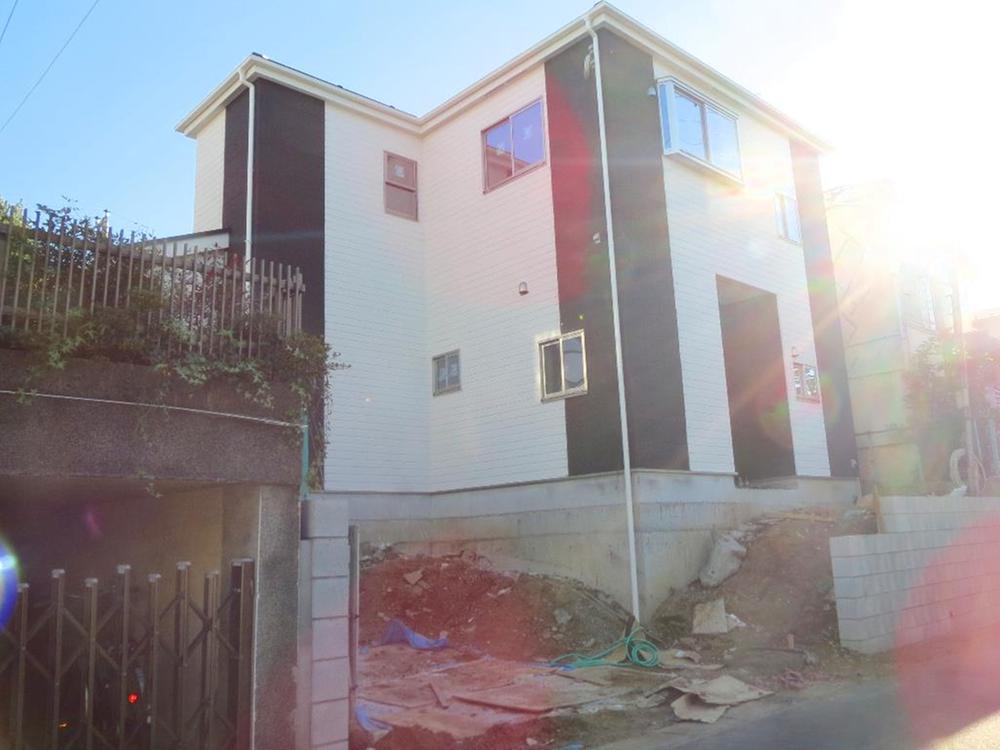 Local photos, including front road. Local (11 May 2013) Shooting