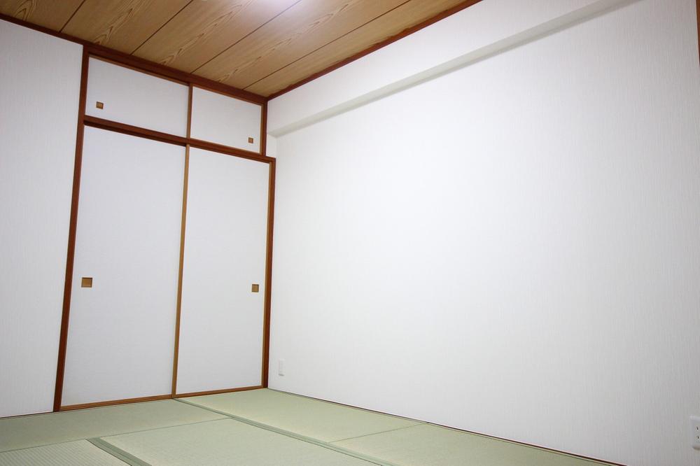 Non-living room. Storage space is abundant in the Japanese-style room