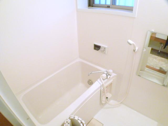 Bath. Also it has a small window to Reheating.