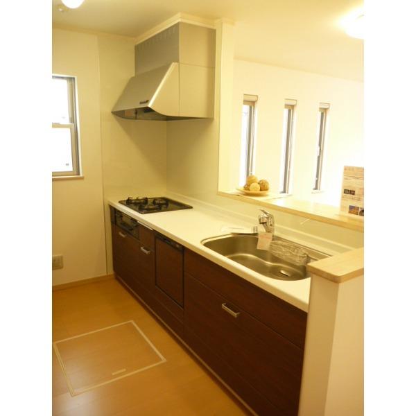 Same specifications photo (kitchen). Same construction reference photograph