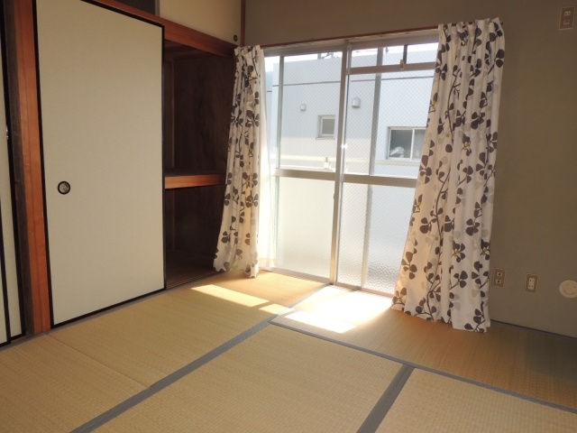 Living and room. Relaxation of Japanese-style room!