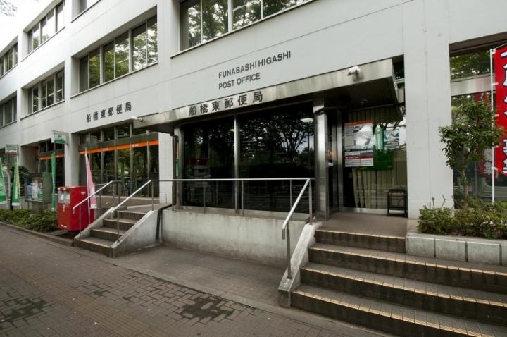 Other Environmental Photo. 1000m to bridge east post office walk 13