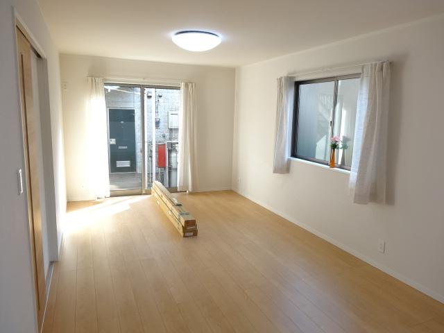 Living. 1 Building a living-dining