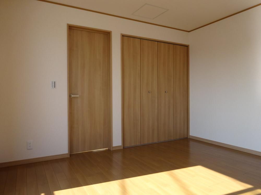 Non-living room.  ☆ All room 6 quires more ☆