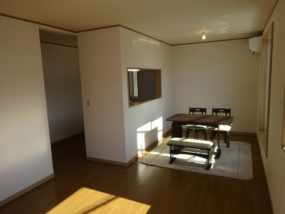 Living.  ☆ Spacious 15 Pledge ~ Living room ☆