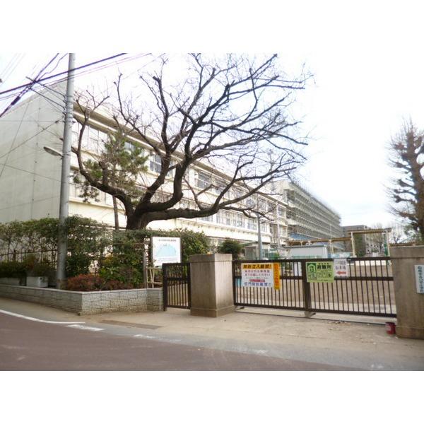 Primary school. 11-minute walk from the 880m Hachiei elementary school to Funabashi City Hachiei Elementary School