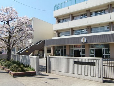 Primary school. Funabashi Municipal Code Nishi Elementary School 750m until the (elementary school)