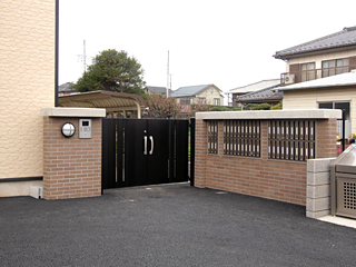 Entrance. Auto-lock gate