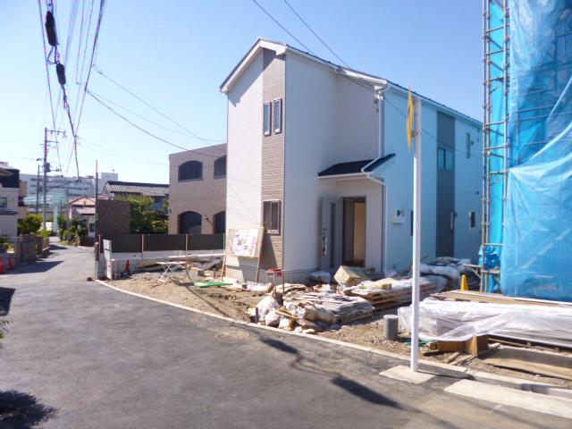 Local photos, including front road. Local (10 May 2013) Shooting