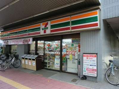 Convenience store. 150m to Seven-Eleven (convenience store)