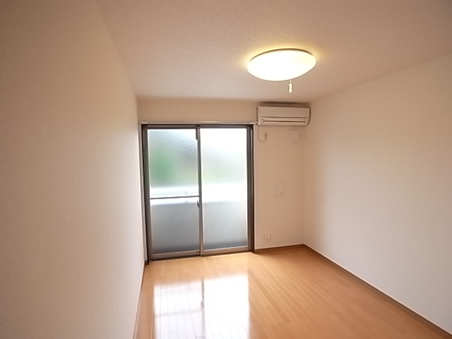 Living and room. Air conditioning ・ It is lighting equipped