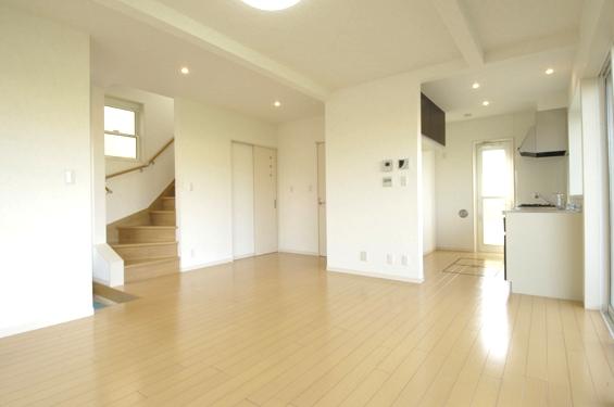 Same specifications photos (living). Living is the example of construction