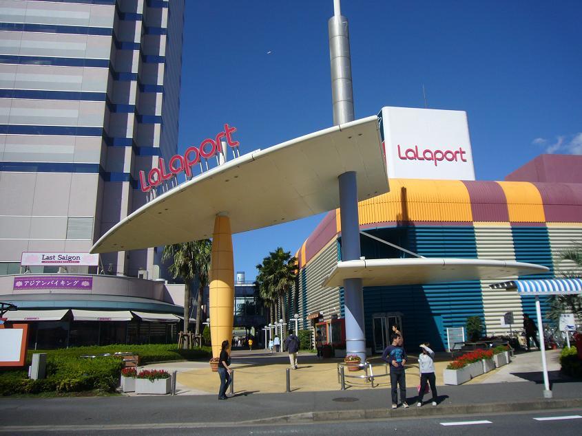 Other. The shopping weekend, Popularity of large shopping mall LaLaport tokyo  bay What