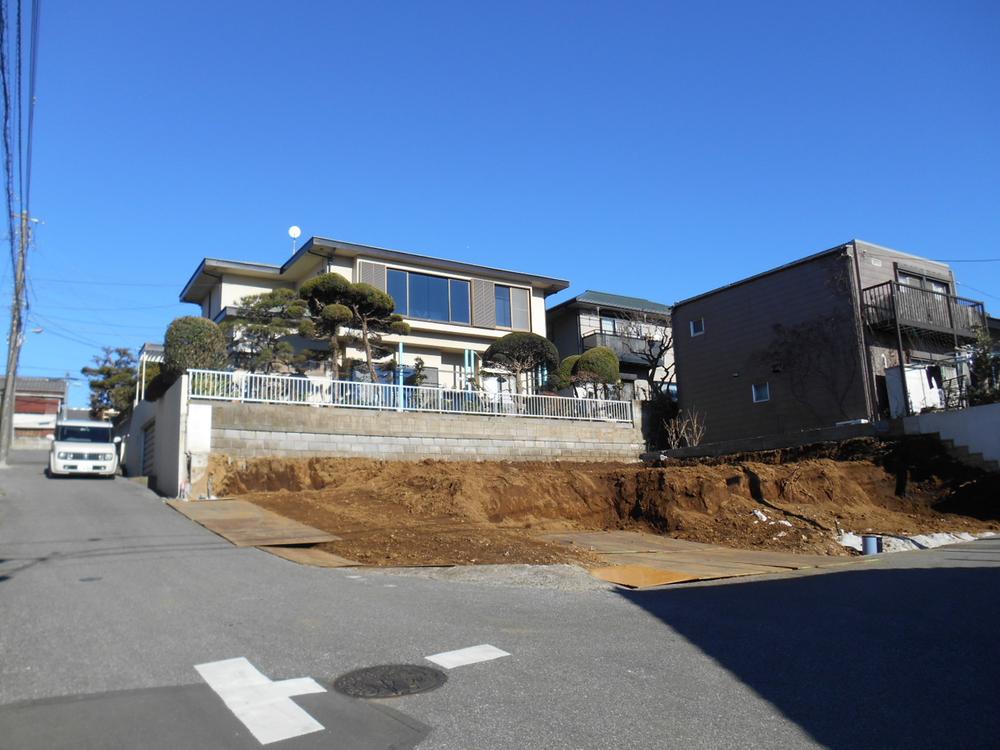 Local photos, including front road. Local (12 May 2013) Shooting