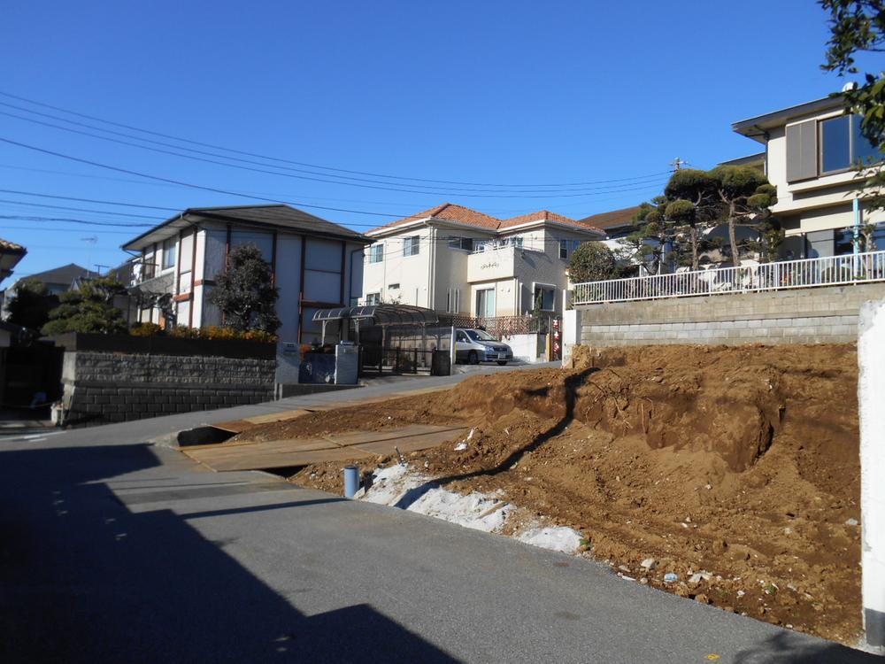 Local photos, including front road. Local (12 May 2013) Shooting