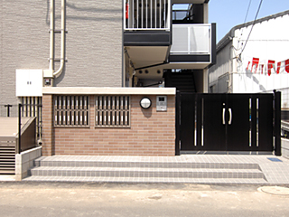 Entrance. Auto-lock gate