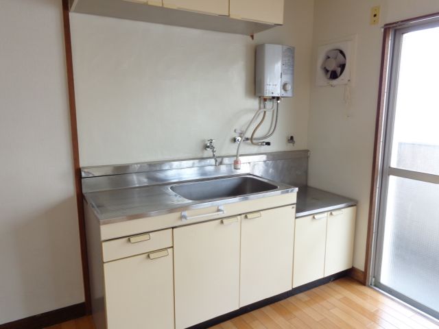 Kitchen. Gas stove can be installed