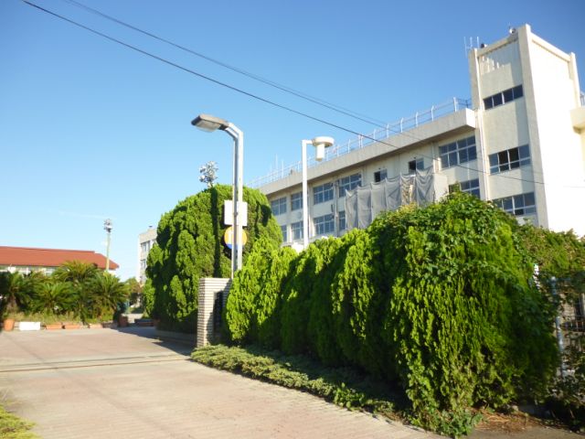 Junior high school. Municipal Takaya until junior high school (junior high school) 1700m