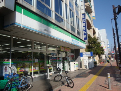 Convenience store. 150m to Family Mart (convenience store)