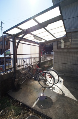 Other common areas. It is with a bicycle parking lot with a roof