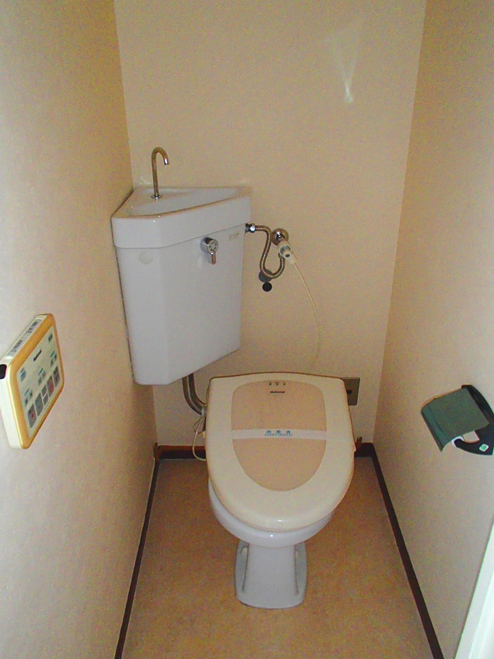 Toilet. Toilet ventilation fan exchange