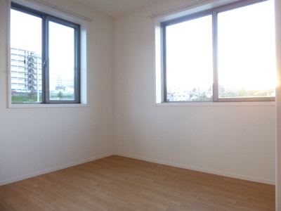 Living and room. Western-style 4 Pledge ☆ It is bright because the window is lucky in two faces! 