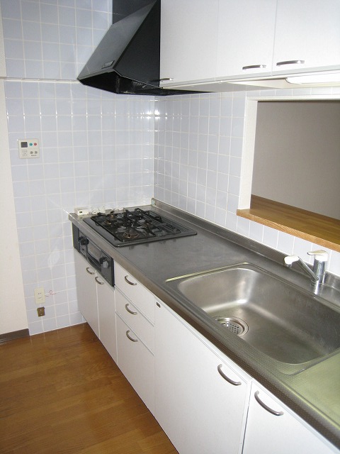 Kitchen. It is a three-burner stove in the kitchen