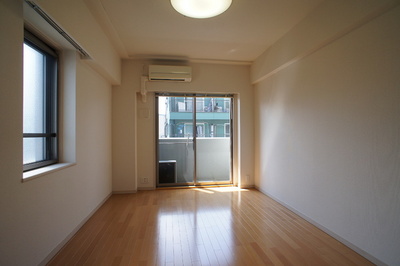 Living and room. Room 1 [Western-style 8.4 Pledge] Room lighting ・ It comes with air conditioning