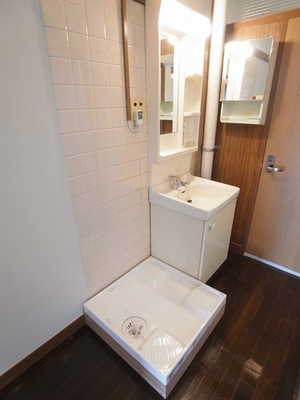 Washroom. Washing machine can be installed in a room. Easy-to-use independent wash basin