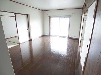 Living and room. Well it is bright rooms per yang in the southwest-facing