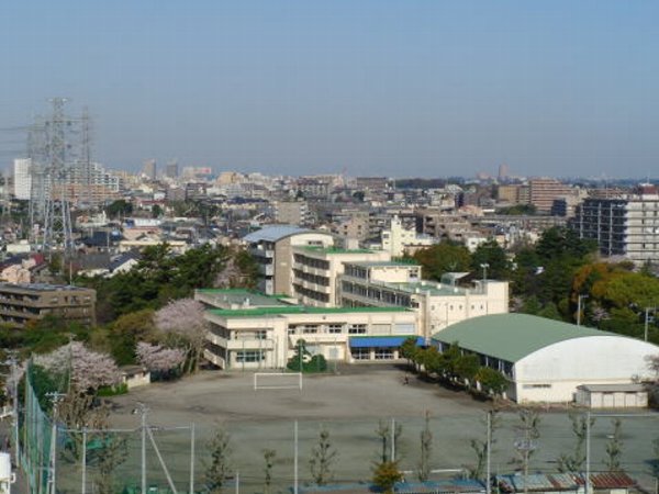 Junior high school. 574m to Funabashi Municipal sea god junior high school (junior high school)